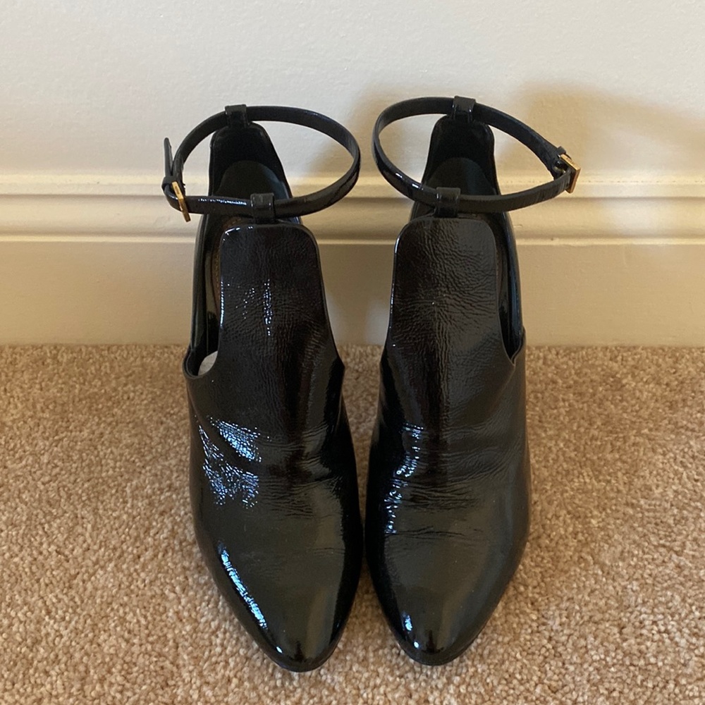 Gucci Patent Leather Cut-Out Heels EU 39 100mm